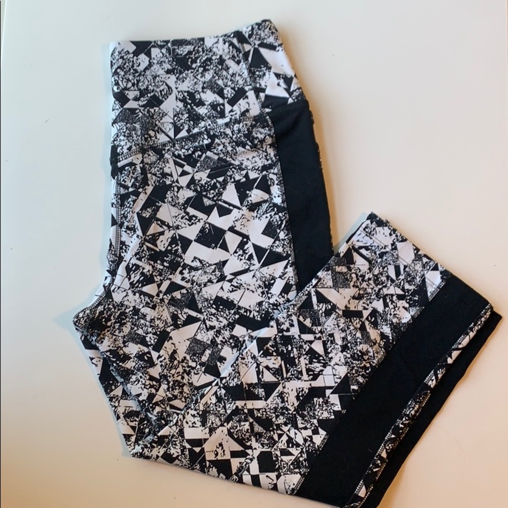 Nike Dri-Fit Patterned Cropped Leggings